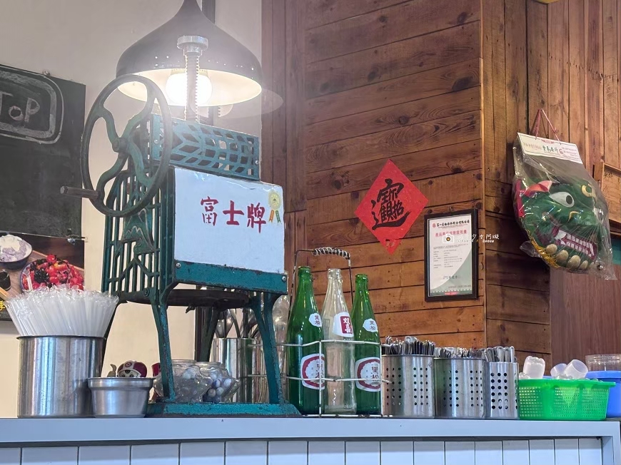[台南美食]安平運河邊的復古人氣冰店！季節限定水果冰、古早味布丁必吃｜南泉冰菓室 @城市少女阿璇