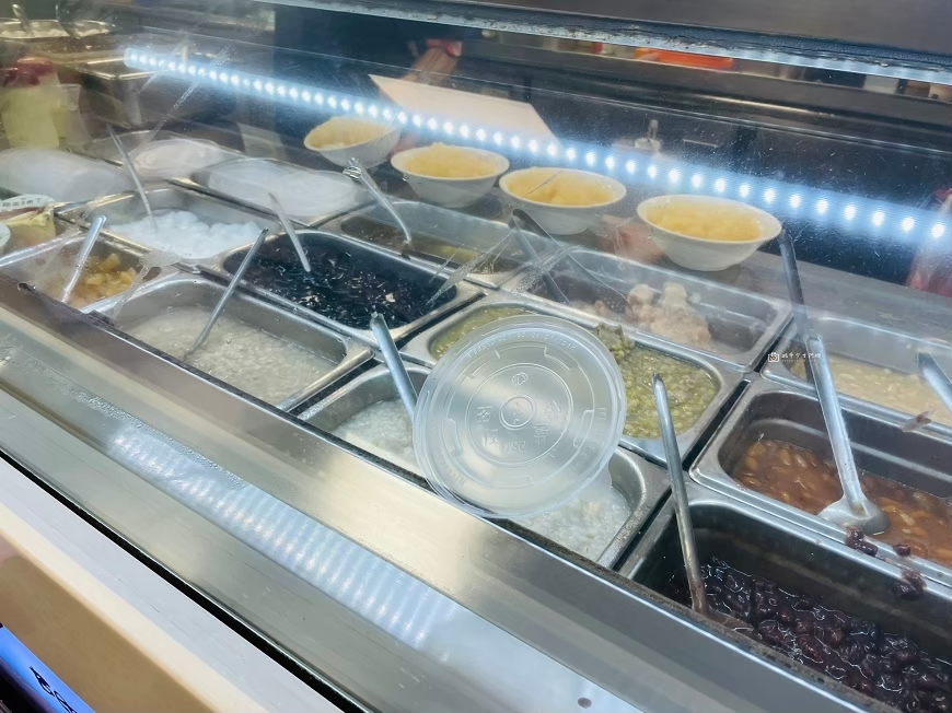 [台北美食]寧夏夜市排隊甜點，寧夏夜市甜品控必吃，寧夏夜市推薦美食地圖｜豆花莊 @城市少女阿璇