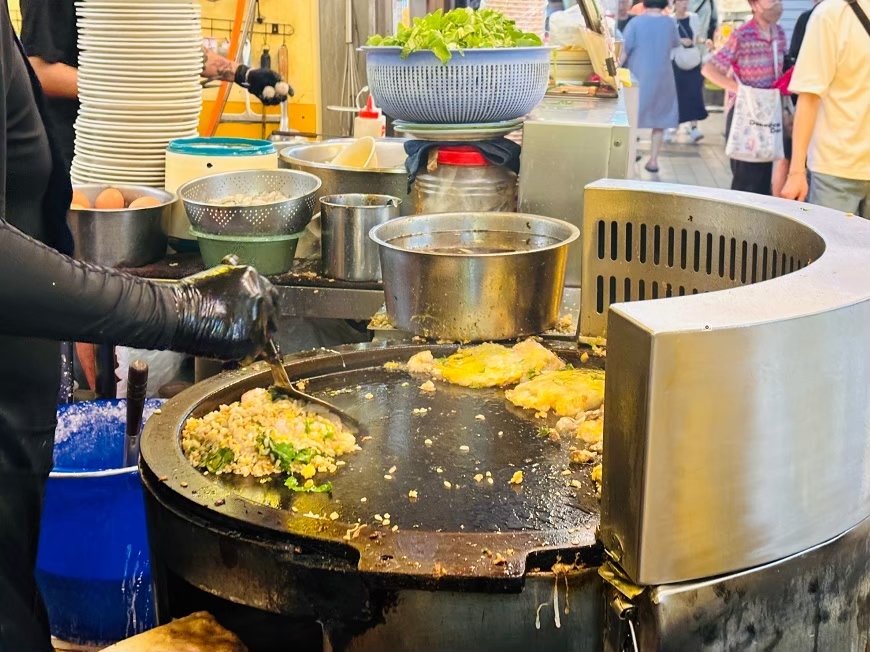 [台北美食]寧夏夜市必吃小吃，經典夜市美味蚵仔煎，寧夏夜市推薦｜蚵仔煎大王 @城市少女阿璇