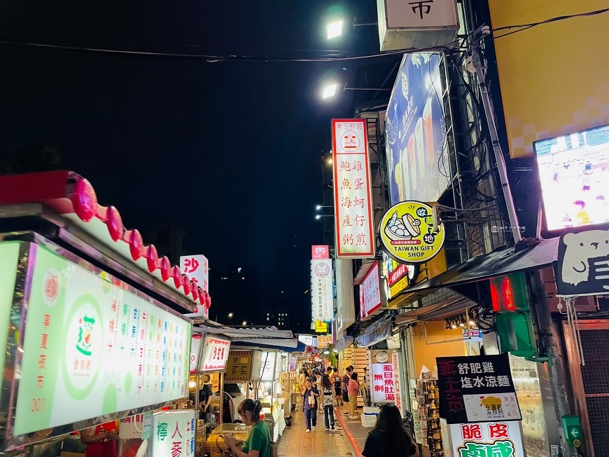 [台北美食]寧夏夜市必吃小吃，經典夜市美味蚵仔煎，寧夏夜市推薦｜蚵仔煎大王 @城市少女阿璇