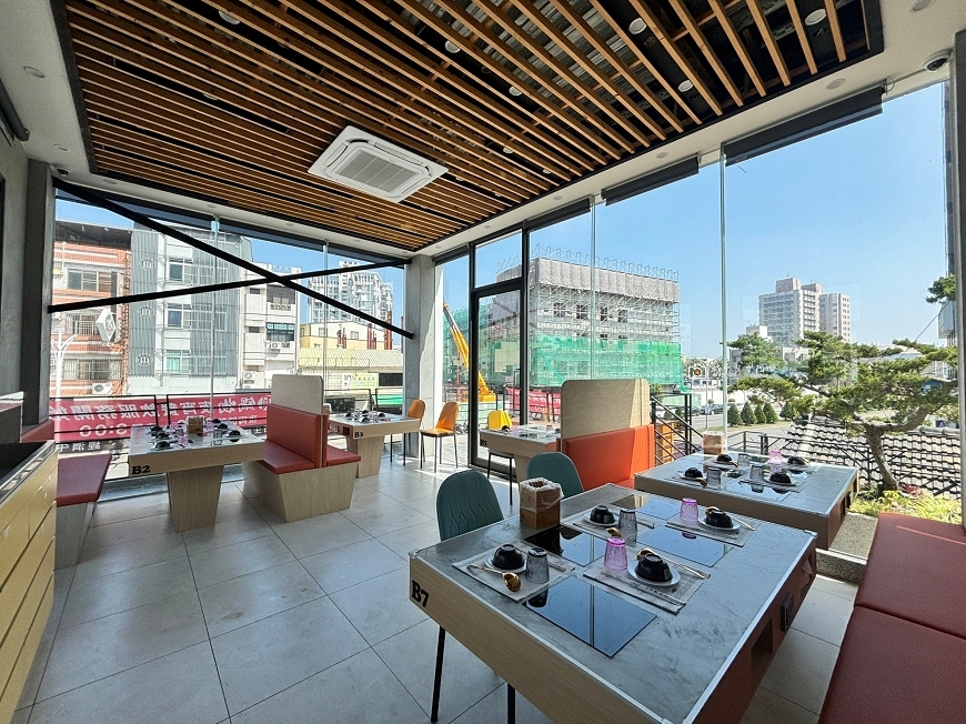 [嘉義美食]隱身市區的人氣火鍋店  環境舒適餐點實在聚餐首選  菜盤火鍋料全免費｜馨月鍋物 @城市少女阿璇