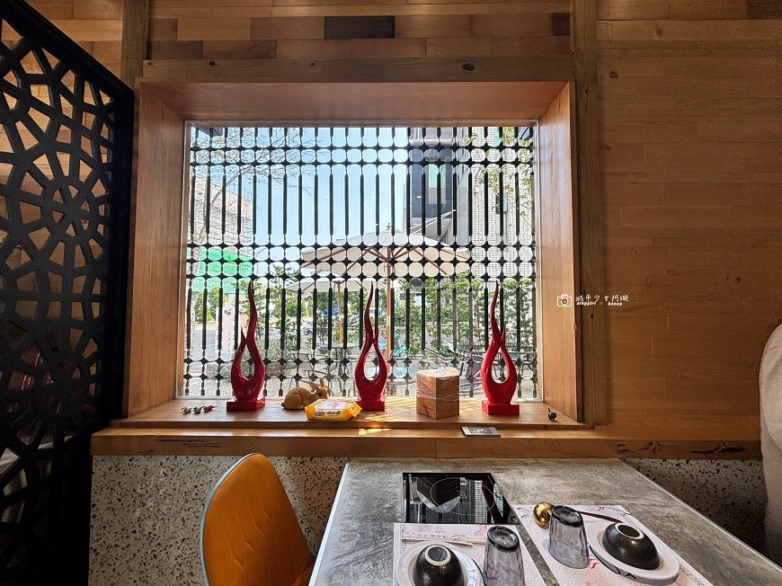 [嘉義美食]隱身市區的人氣火鍋店  環境舒適餐點實在聚餐首選  菜盤火鍋料全免費｜馨月鍋物 @城市少女阿璇