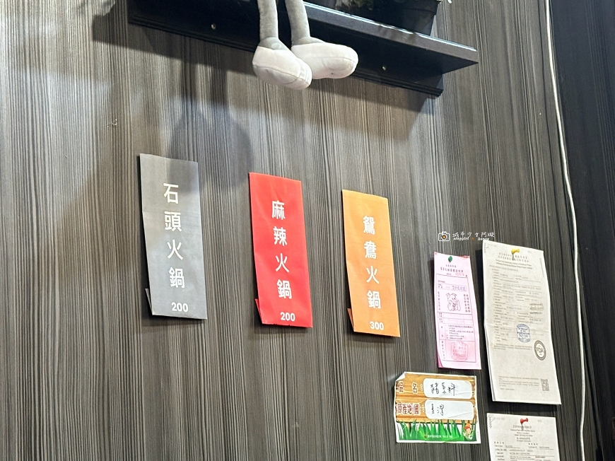 [台南美食]在地人也愛！環境好湯頭好，溫體豬溫體牛肉質軟嫩，價格超親民，飲料、白飯、冰品吃到飽｜食佳石頭火鍋 @城市少女阿璇