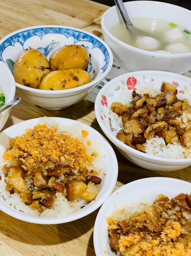 [台南美食]低調的台南小吃  海安路排隊傳說  老字號銅板美食｜福生小食店(福生小吃) @城市少女阿璇