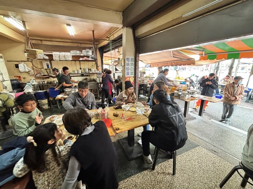 [台南美食]低調的台南小吃  海安路排隊傳說  老字號銅板美食｜福生小食店(福生小吃) @城市少女阿璇