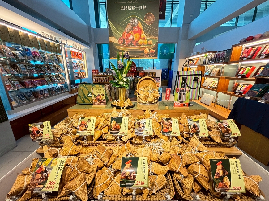 [台南旅遊]好吃又好玩！季節限定黑橋牌臺南粽，免門票香腸主題觀光工廠，台南親子景點推薦｜黑橋牌香腸博物館 @城市少女阿璇