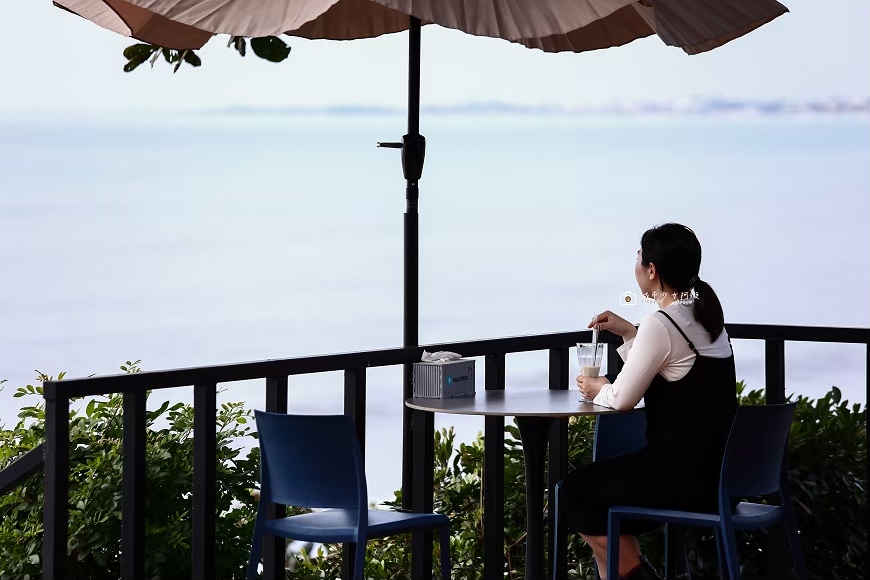 [屏東旅遊]看海秘境！海天一色美景超級紓壓，屏東順遊景點推薦，親子無障礙友善空間｜枋野秘境-海景咖啡 @城市少女阿璇