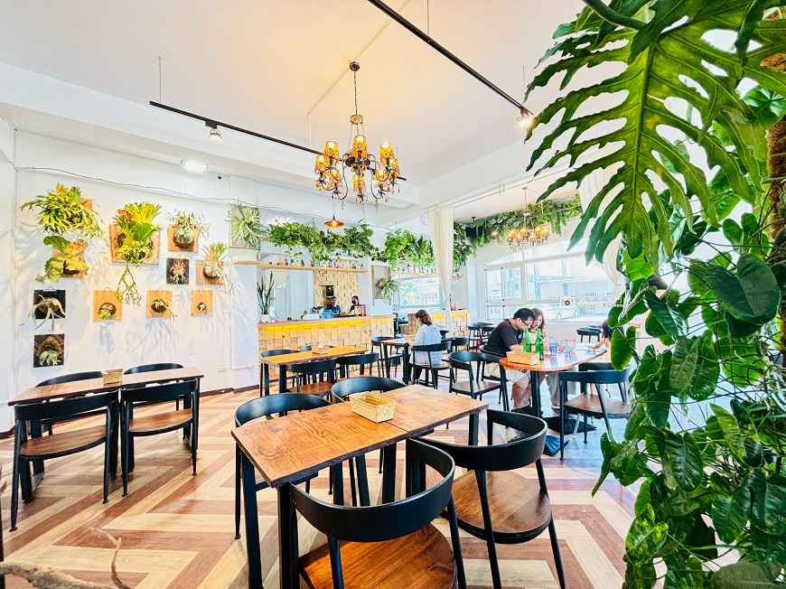 [屏東美食]彷彿置身在森林中用餐，南洋風味料理道地又開胃，恆春網美餐廳推薦｜肥貓南洋餐室 @城市少女阿璇