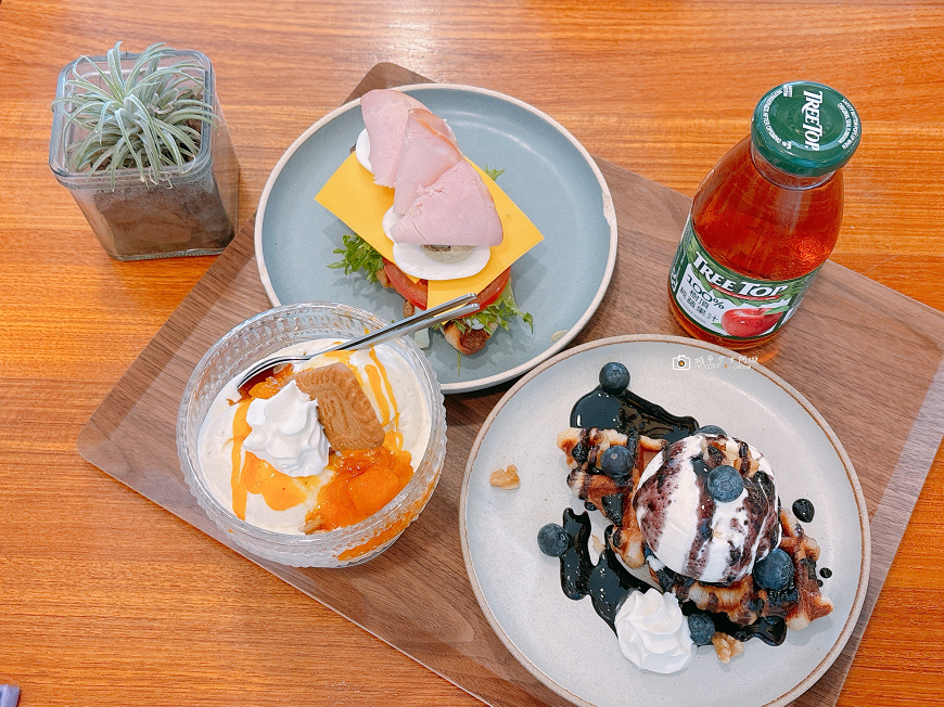 [屏東美食]墾丁海景咖啡廳推薦！ 冷氣空間，文青舒適，甜點好吃，超大窗邊座位海景第一排｜HAKU café @城市少女阿璇