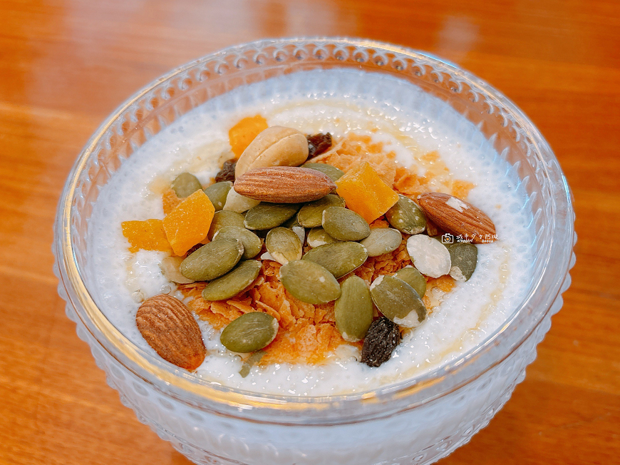 [屏東美食]墾丁海景咖啡廳推薦！ 冷氣空間，文青舒適，甜點好吃，超大窗邊座位海景第一排｜HAKU café @城市少女阿璇
