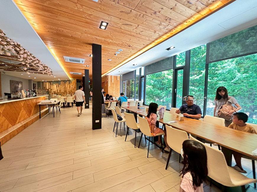 [南投餐廳] 埔里森林系餐廳，水與松萌萌園的綠意餐桌，可愛小動物療癒園區｜水與松萌萌園 x 望林餐廳 @城市少女阿璇