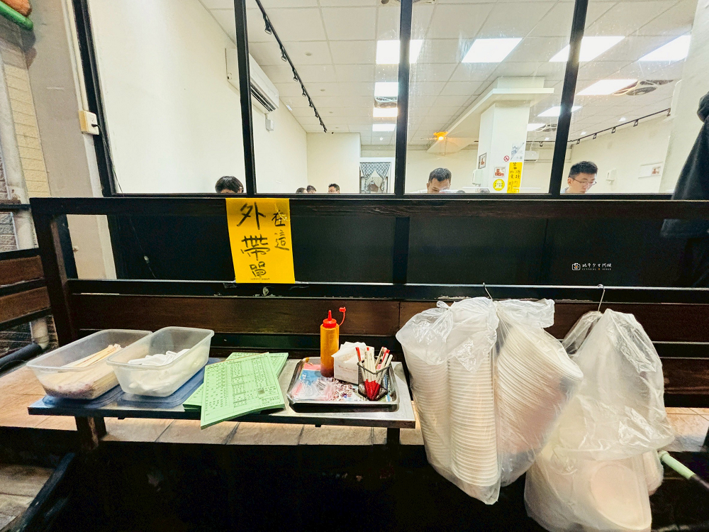 [南投美食]水里車站旁的古早味麵店！在地人也大推，晚來就大排長龍，必吃筒仔米糕、四神湯｜水里燕古早味麵攤 @城市少女阿璇