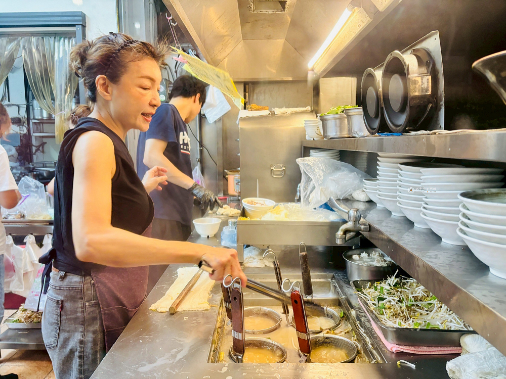 [南投美食]水里車站旁的古早味麵店！在地人也大推，晚來就大排長龍，必吃筒仔米糕、四神湯｜水里燕古早味麵攤 @城市少女阿璇