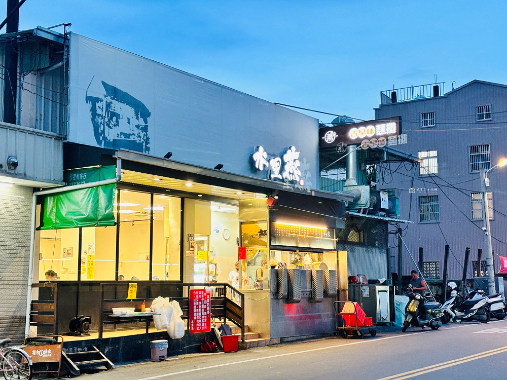 [南投美食]水里車站旁的古早味麵店！在地人也大推，晚來就大排長龍，必吃筒仔米糕、四神湯｜水里燕古早味麵攤 @城市少女阿璇