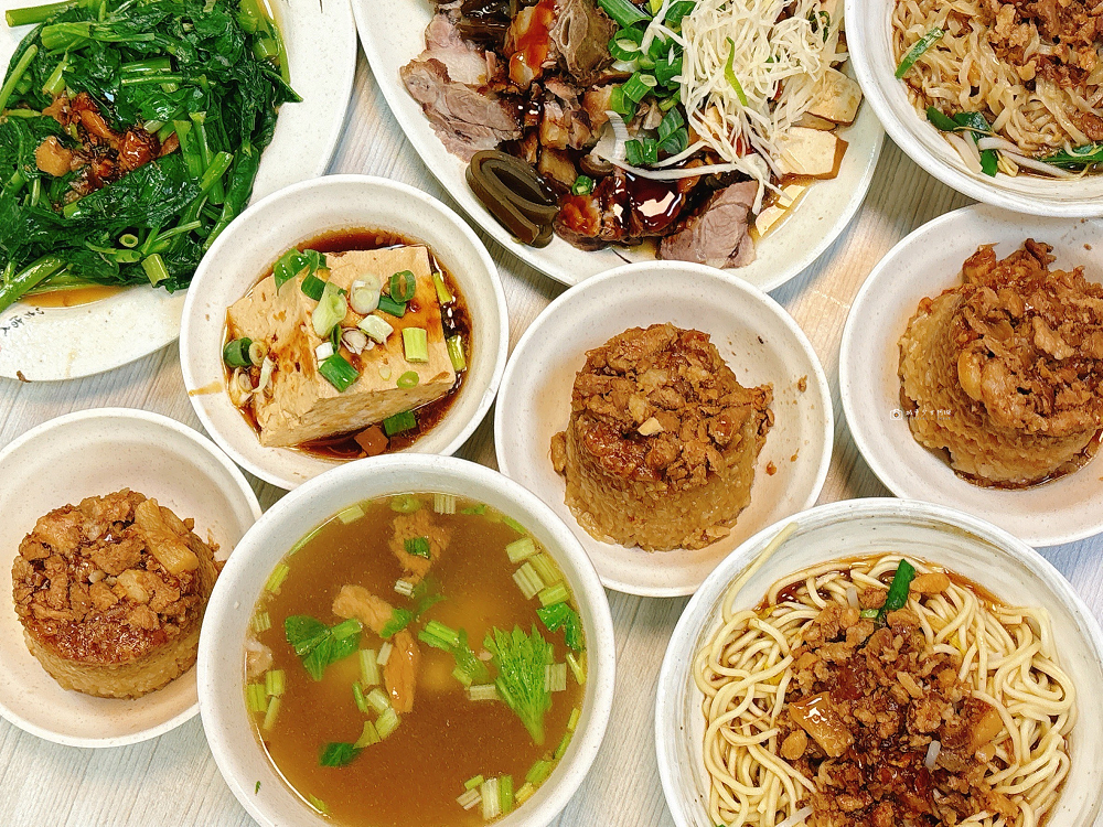 [南投美食]水里車站旁的古早味麵店！在地人也大推，晚來就大排長龍，必吃筒仔米糕、四神湯｜水里燕古早味麵攤 @城市少女阿璇