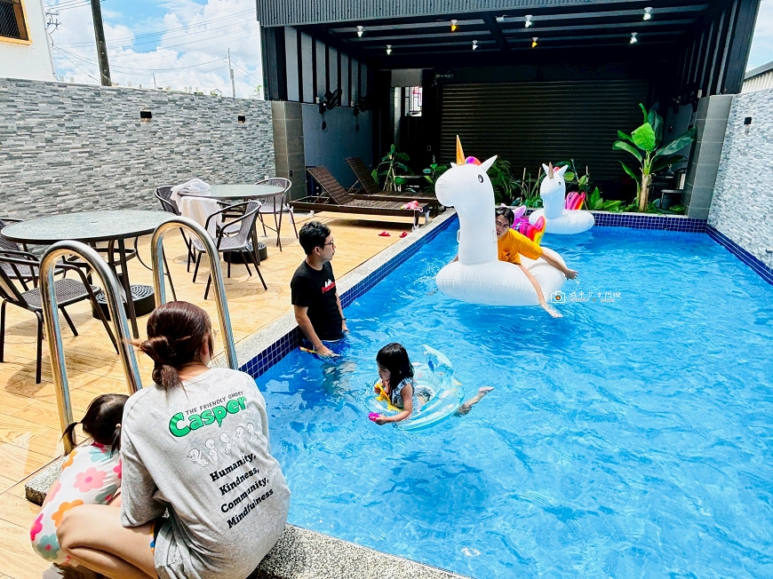 [屏東住宿]度假感十足！新開幕獨棟villa民宿，泳池KTV烤肉玩翻天，鄰近墾丁大街，恆春包棟民宿推薦｜新宿民宿New One Villa @城市少女阿璇