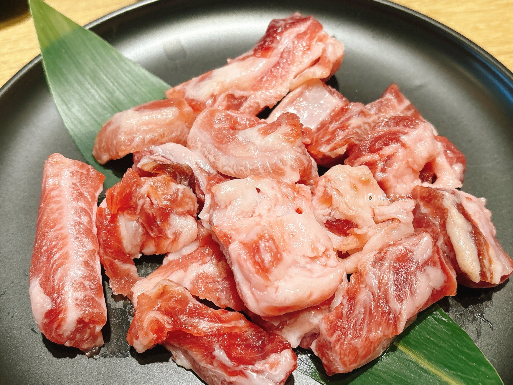 [台南美食]回訪再回訪！在地人氣美食，新營必吃韓式料理，激推鍋蓋烤肉、銅盤烤肉、海鮮煎餅！新營午餐晚餐推薦｜譚歐巴韓風美食 @城市少女阿璇