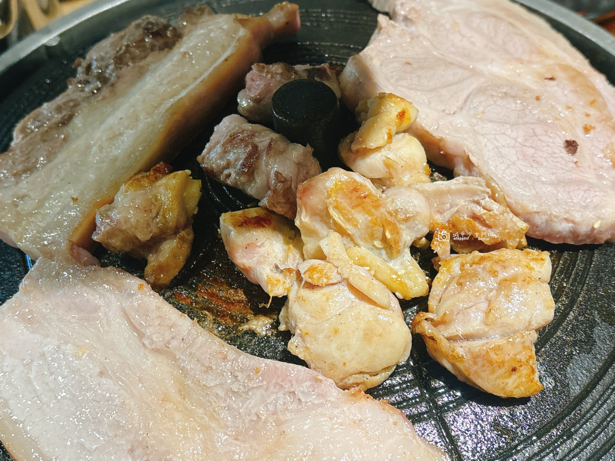 [台南美食]回訪再回訪！在地人氣美食，新營必吃韓式料理，激推鍋蓋烤肉、銅盤烤肉、海鮮煎餅！新營午餐晚餐推薦｜譚歐巴韓風美食 @城市少女阿璇