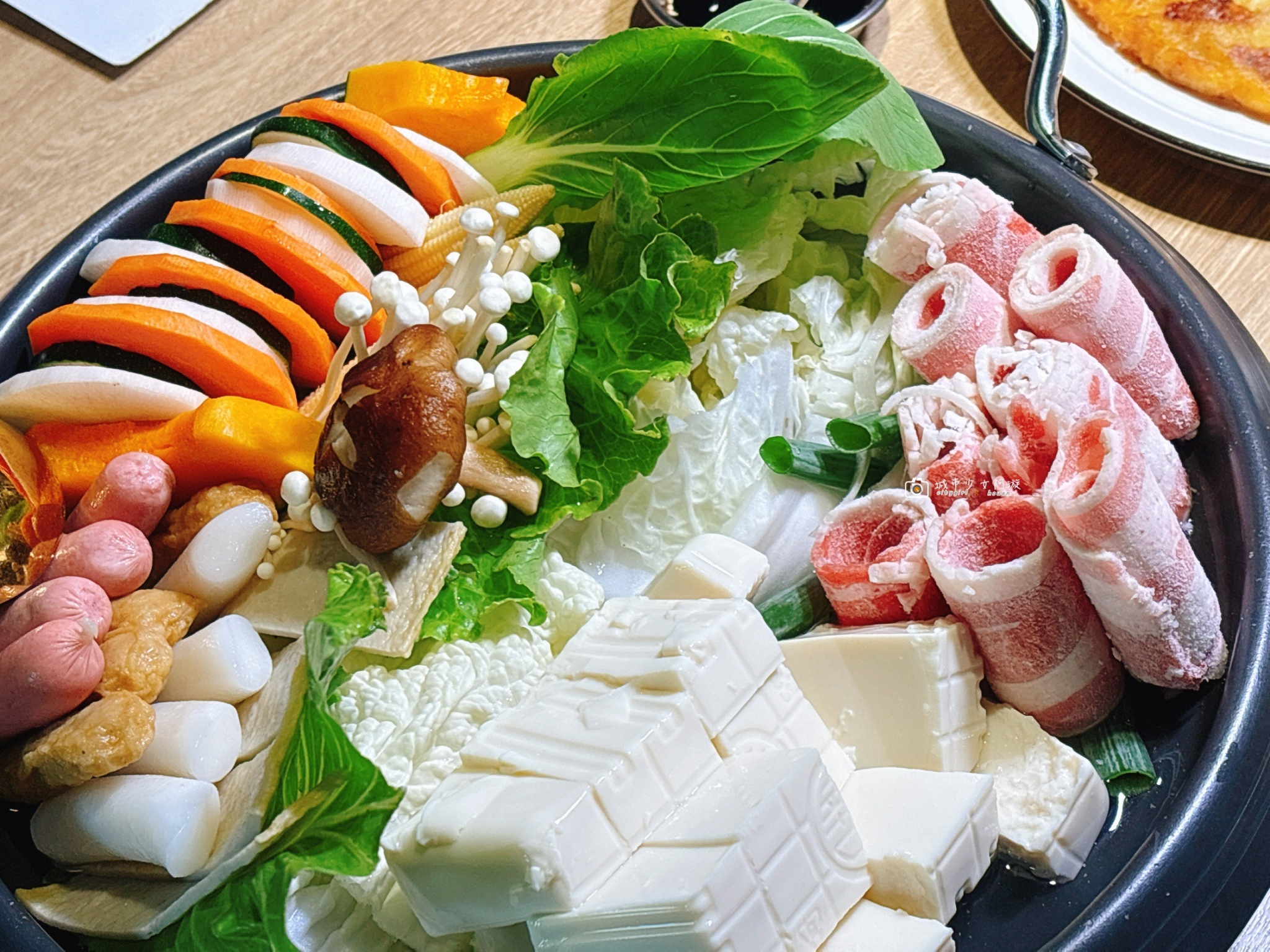 [台南美食]回訪再回訪！在地人氣美食，新營必吃韓式料理，激推鍋蓋烤肉、銅盤烤肉、海鮮煎餅！新營午餐晚餐推薦｜譚歐巴韓風美食 @城市少女阿璇