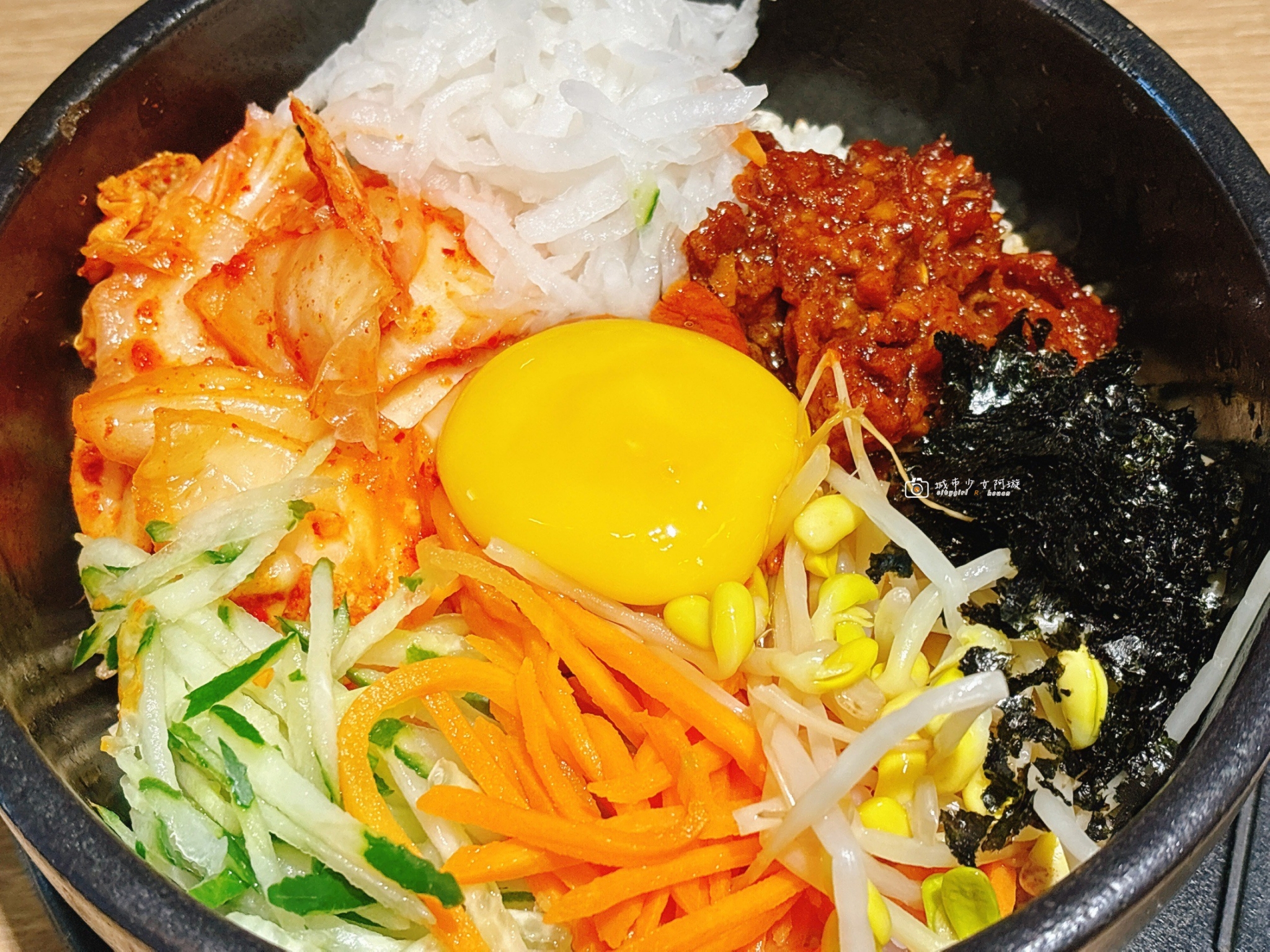 [台南美食]回訪再回訪！在地人氣美食，新營必吃韓式料理，激推鍋蓋烤肉、銅盤烤肉、海鮮煎餅！新營午餐晚餐推薦｜譚歐巴韓風美食 @城市少女阿璇