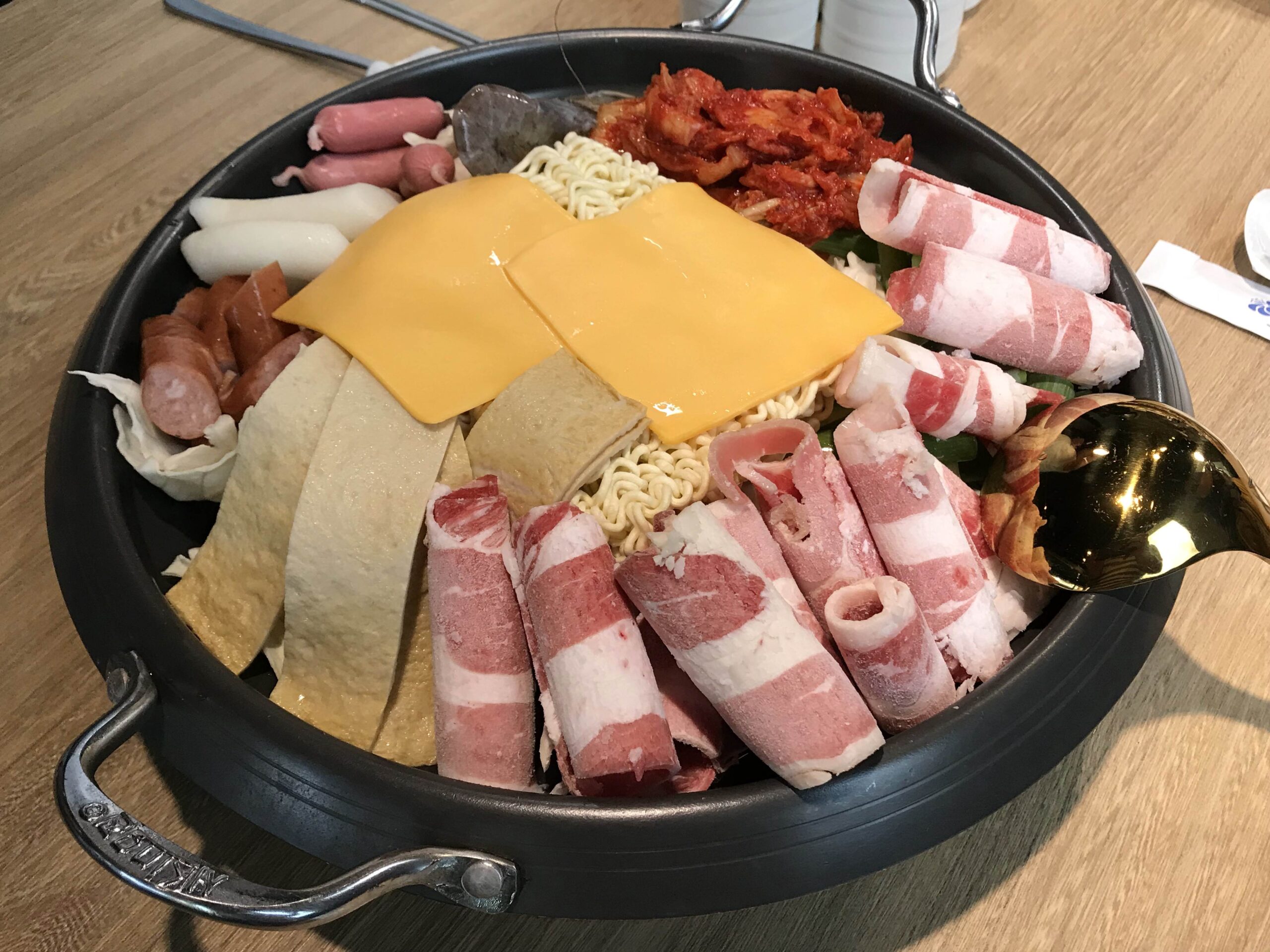 [台南美食]回訪再回訪！在地人氣美食，新營必吃韓式料理，激推鍋蓋烤肉、銅盤烤肉、海鮮煎餅！新營午餐晚餐推薦｜譚歐巴韓風美食 @城市少女阿璇