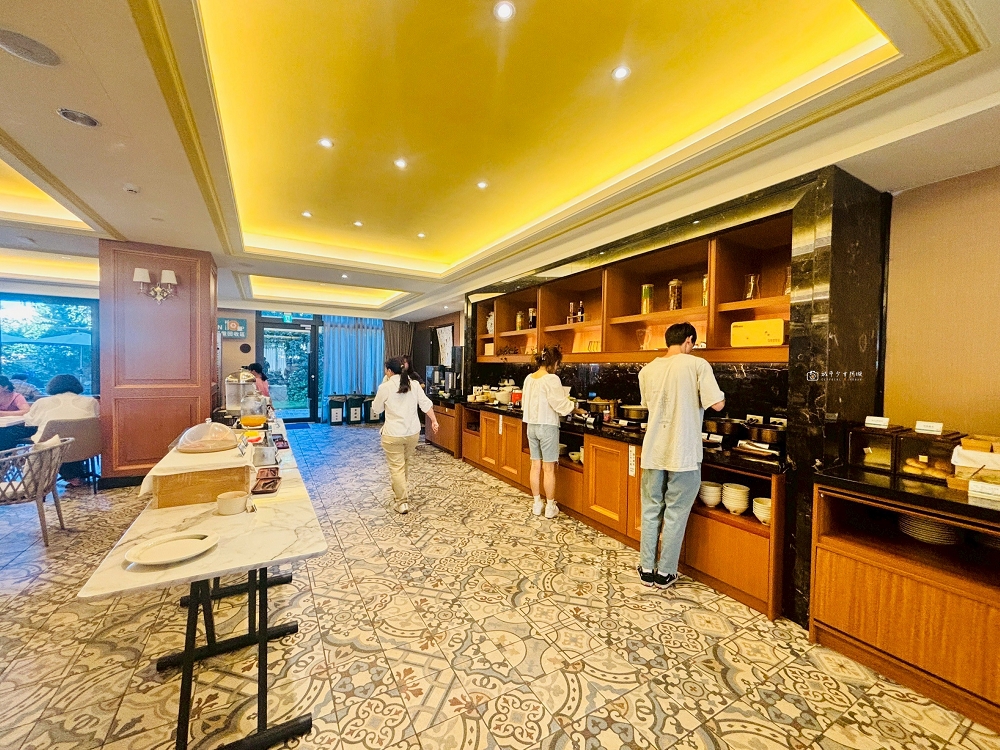 [南投住宿]親民價位入住純白城堡飯店，簡約舒適的南投住宿推薦｜福容徠旅水里店 @城市少女阿璇