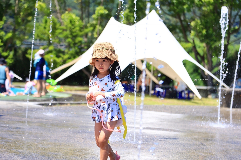 [南投旅遊]夏天必去玩水好去處！「2025水里水漾樂園-瘋水祭」超好玩，大型氣墊城堡溜滑梯，超多戲水池不用搶｜水里親水公園 @城市少女阿璇