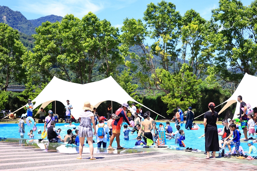 [南投旅遊]夏天必去玩水好去處！「2025水里水漾樂園-瘋水祭」超好玩，大型氣墊城堡溜滑梯，超多戲水池不用搶｜水里親水公園 @城市少女阿璇