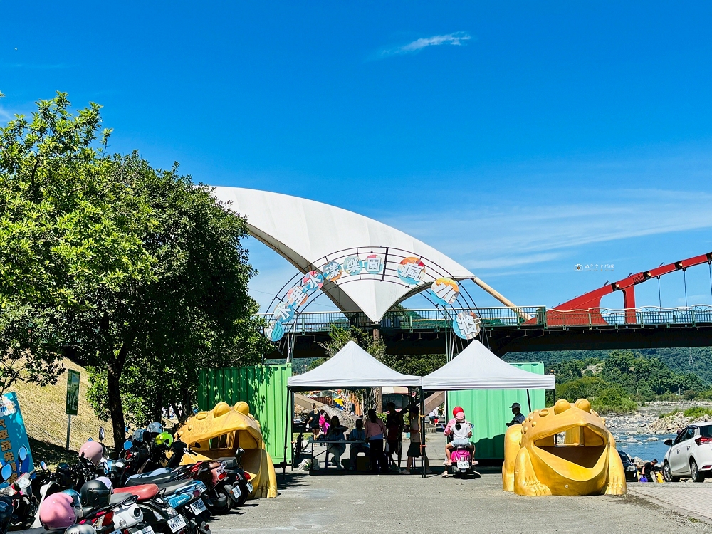 [南投旅遊]夏天必去玩水好去處！「2025水里水漾樂園-瘋水祭」超好玩，大型氣墊城堡溜滑梯，超多戲水池不用搶｜水里親水公園 @城市少女阿璇