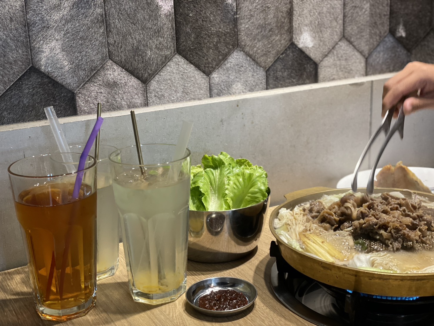 [台南美食]回訪再回訪！在地人氣美食，新營必吃韓式料理，激推鍋蓋烤肉、銅盤烤肉、海鮮煎餅！新營午餐晚餐推薦｜譚歐巴韓風美食 @城市少女阿璇