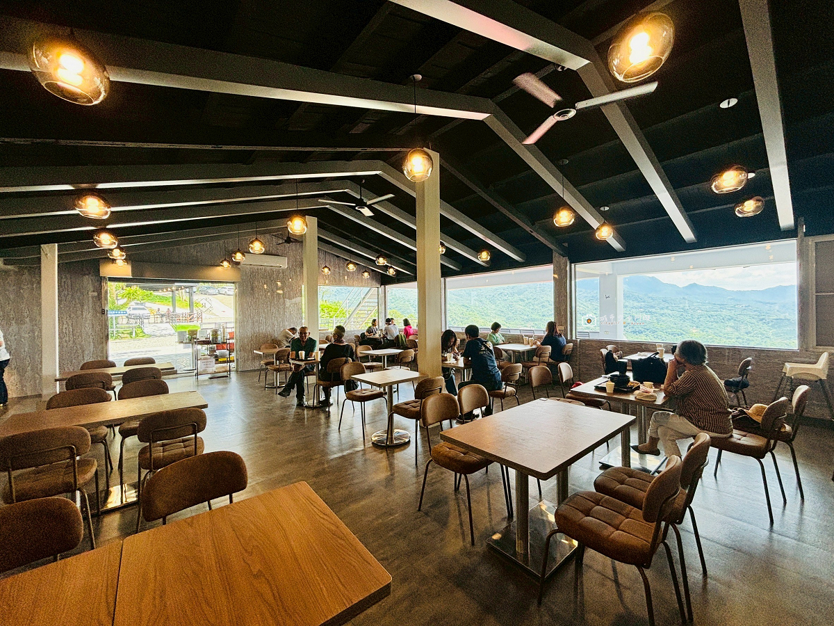 [台南美食]享受山林美景的景觀餐廳，關子嶺山雲共度的祕密花園｜雨露森林景觀咖啡 @城市少女阿璇