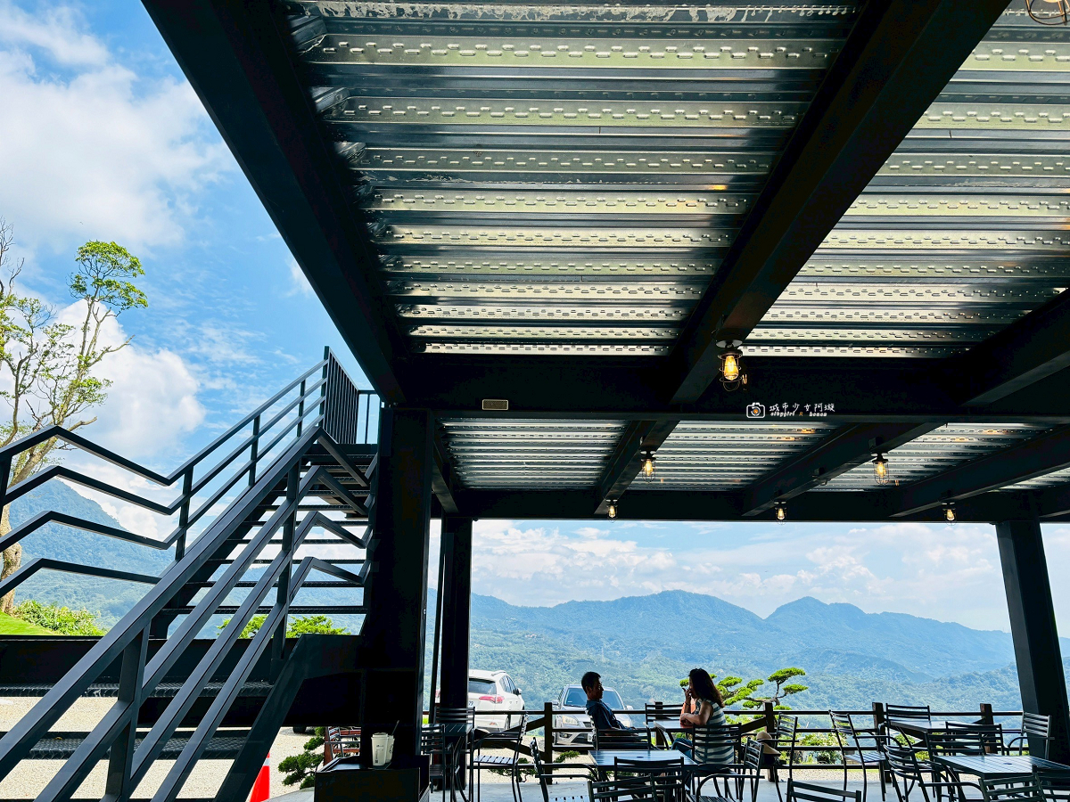 [台南美食]享受山林美景的景觀餐廳，關子嶺山雲共度的祕密花園｜雨露森林景觀咖啡 @城市少女阿璇