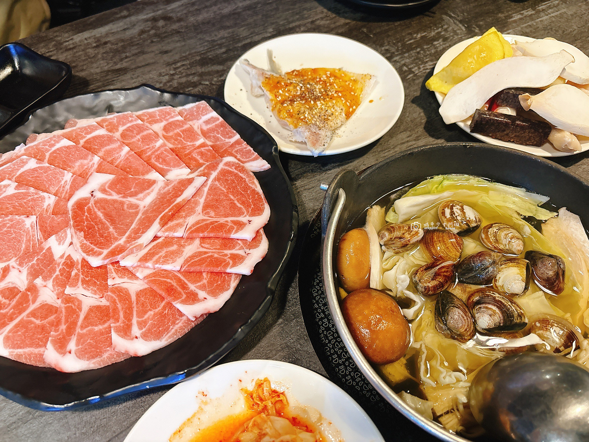[台南美食]無煙大口吃肉停車也方便，燒肉控必訪推薦｜秘町無煙炭火燒肉 台南店 @城市少女阿璇