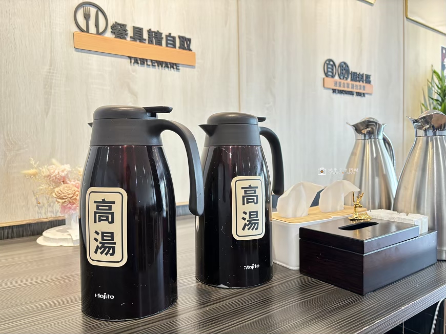 [台南美食]新營溫體牛肉湯推薦，滷肉飯吃到飽，激推創意料理｜新營宇航涮牛肉湯 @城市少女阿璇