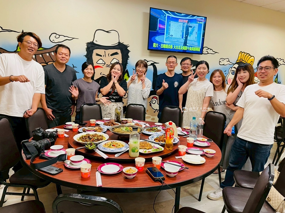 [台南美食]新營聚餐推薦，一再回訪的平價熱炒店！必點山寨雞、黑豆燒豬腳｜山寨家庭餐廳 @城市少女阿璇
