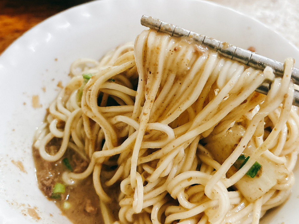 [台南美食]在地人氣乾麵推薦，簡單好吃的六甲美食，滷味也必點｜林老師麵店(全成小吃) @城市少女阿璇