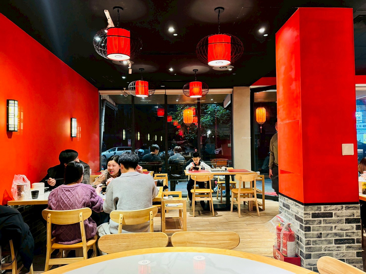 [台南美食]冬季火鍋進補首選，麻辣鍋、牛肉鍋、鱉火鍋一次滿足｜辣麼牛川味麻辣火鍋 @城市少女阿璇