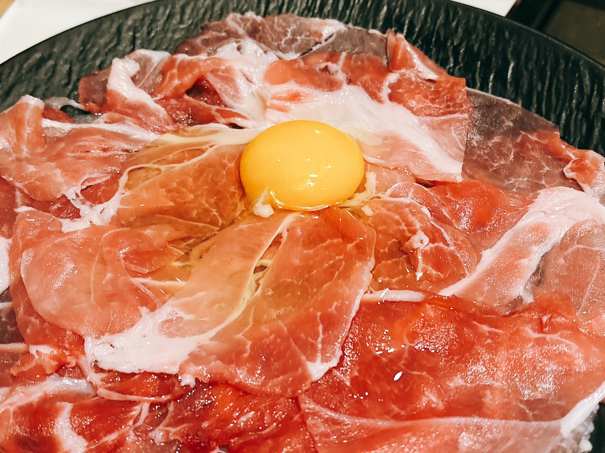 [台南美食]冬季火鍋進補首選，麻辣鍋、牛肉鍋、鱉火鍋一次滿足｜辣麼牛川味麻辣火鍋 @城市少女阿璇