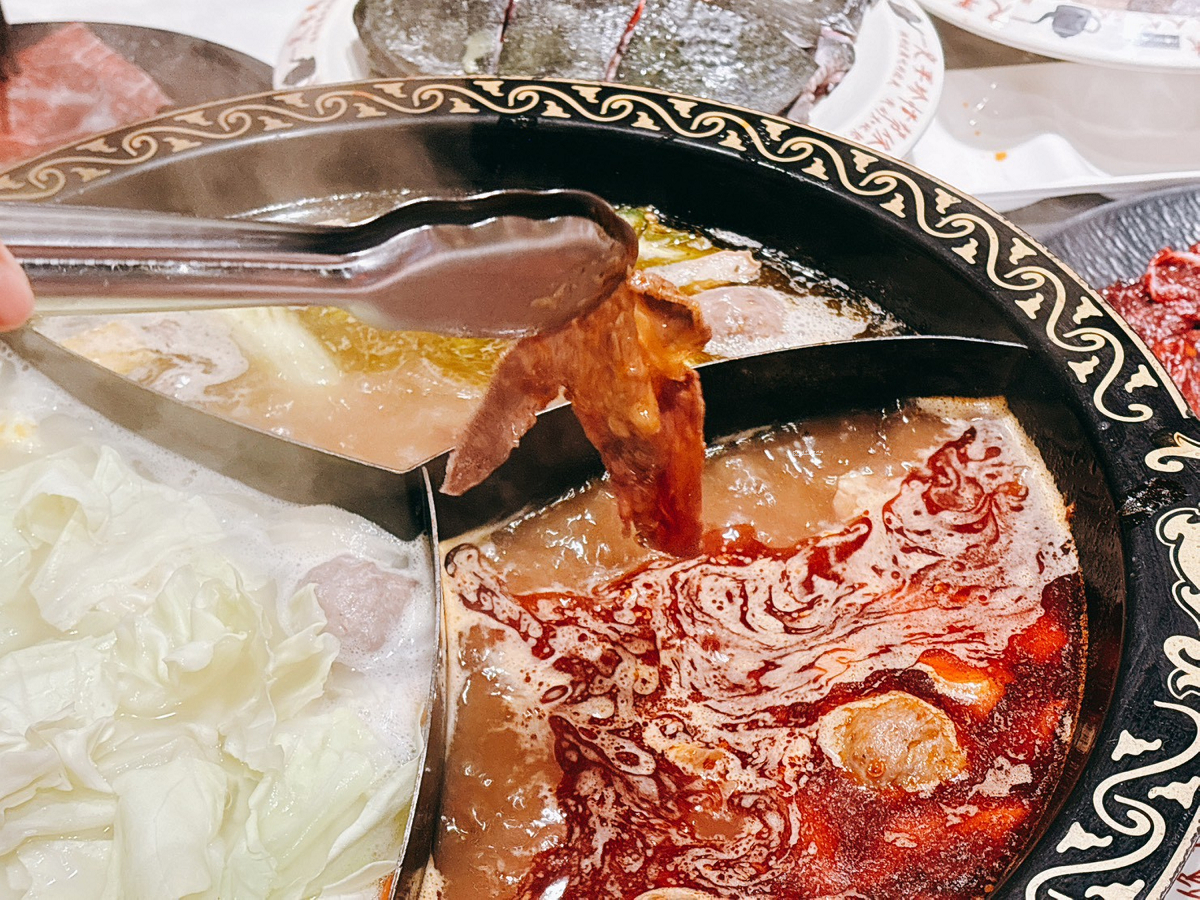 [台南美食]冬季火鍋進補首選，麻辣鍋、牛肉鍋、鱉火鍋一次滿足｜辣麼牛川味麻辣火鍋 @城市少女阿璇