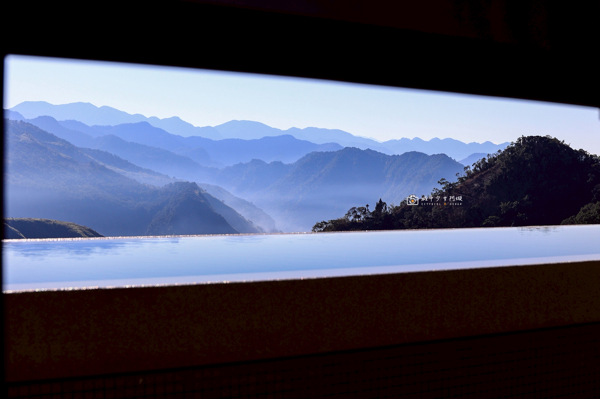 [嘉義住宿] 阿里山隙頂住宿首選，房內欣賞日出雲海、無邊際泳池、頂樓放空、奢華度假｜璦勒芬莊園民宿 @城市少女阿璇