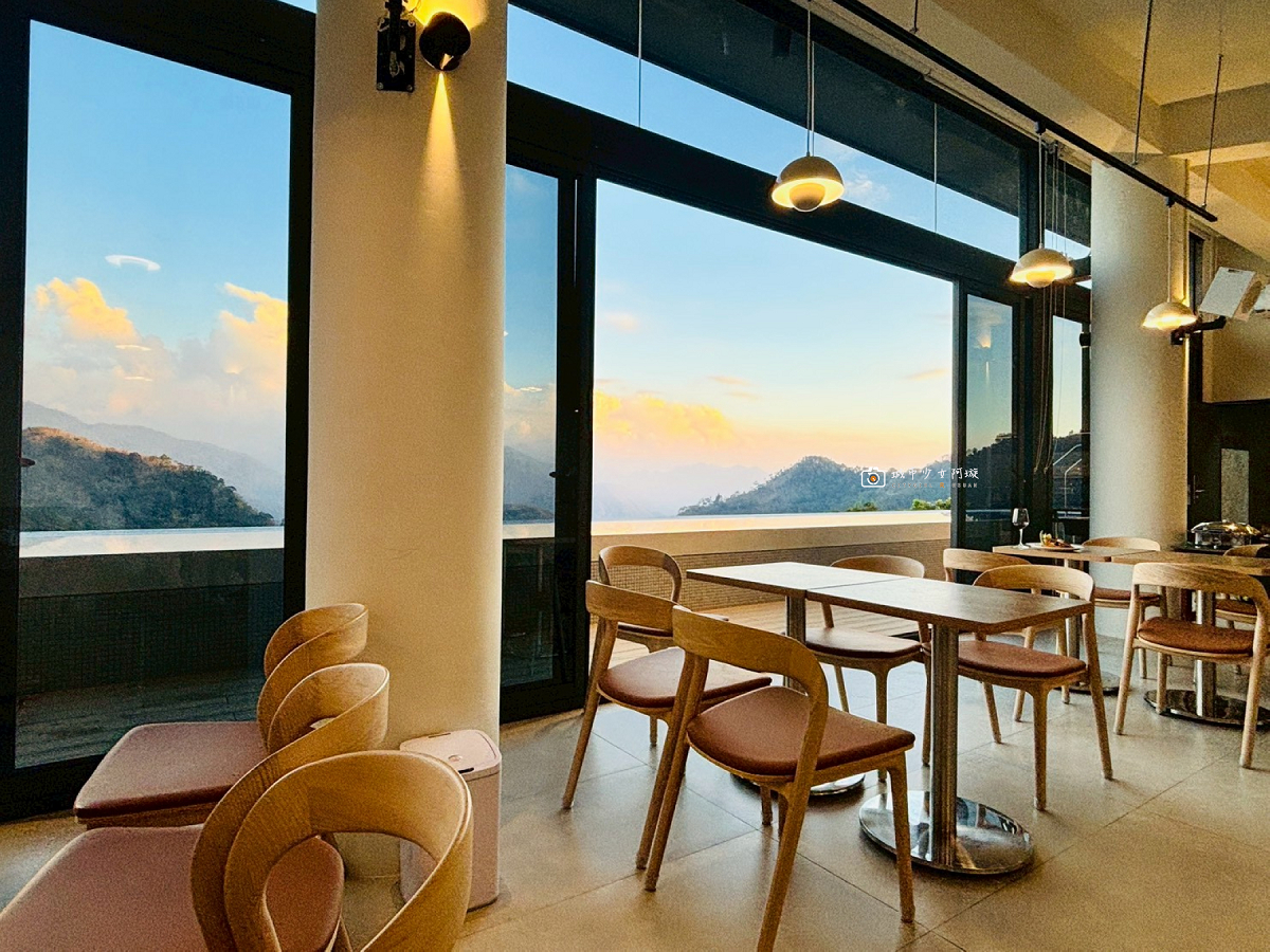 [嘉義住宿] 阿里山隙頂住宿首選，房內欣賞日出雲海、無邊際泳池、頂樓放空、奢華度假｜璦勒芬莊園民宿 @城市少女阿璇