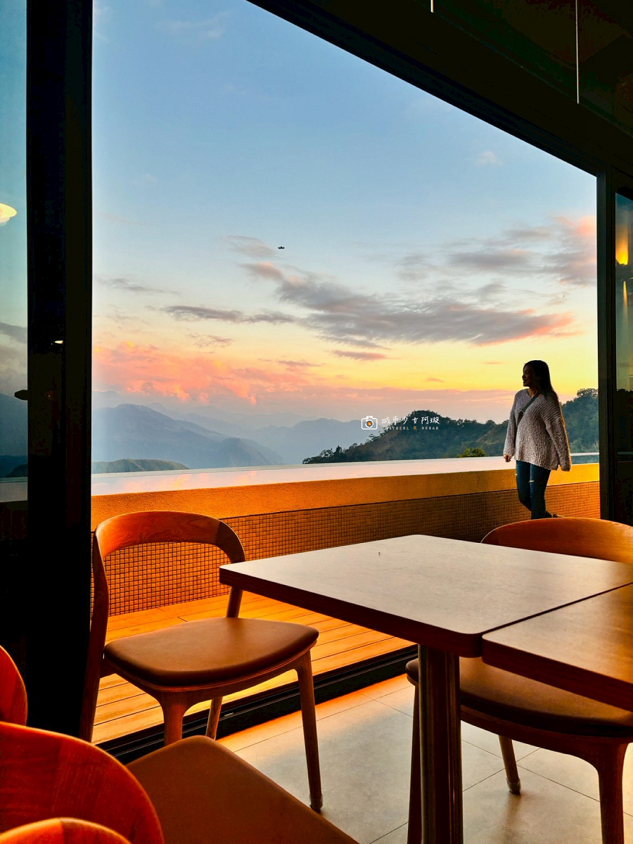 [嘉義住宿] 阿里山隙頂住宿首選，房內欣賞日出雲海、無邊際泳池、頂樓放空、奢華度假｜璦勒芬莊園民宿 @城市少女阿璇