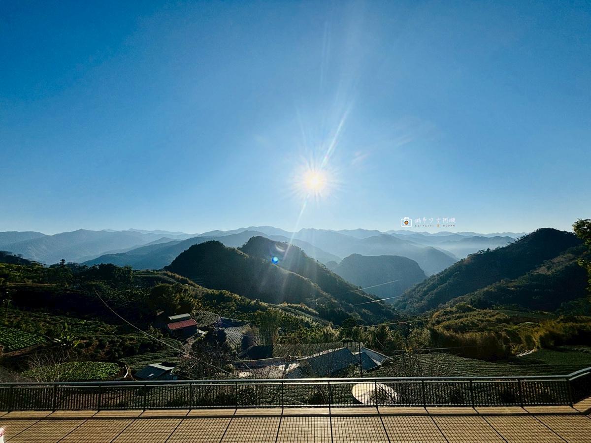 [嘉義住宿] 阿里山隙頂住宿首選，房內欣賞日出雲海、無邊際泳池、頂樓放空、奢華度假｜璦勒芬莊園民宿 @城市少女阿璇