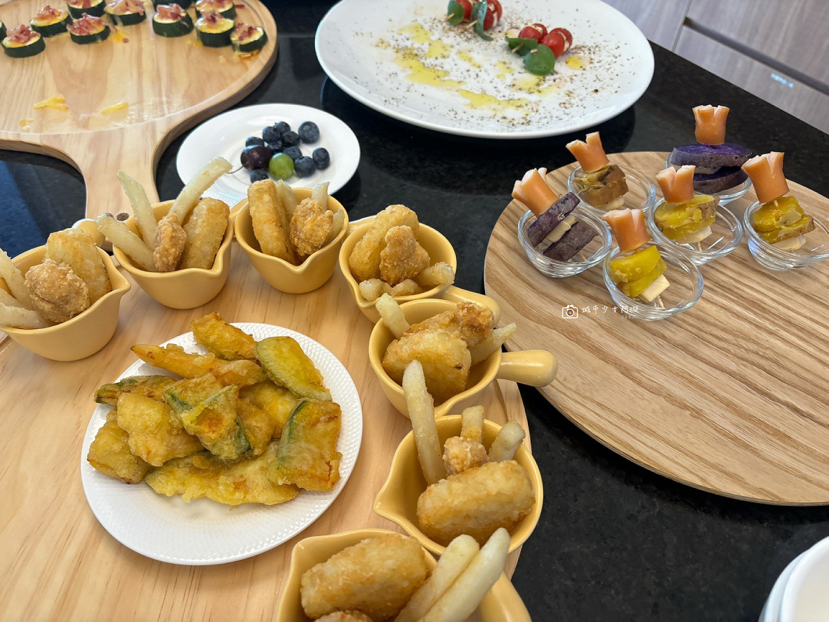 [嘉義住宿] 阿里山隙頂住宿首選，房內欣賞日出雲海、無邊際泳池、頂樓放空、奢華度假｜璦勒芬莊園民宿 @城市少女阿璇