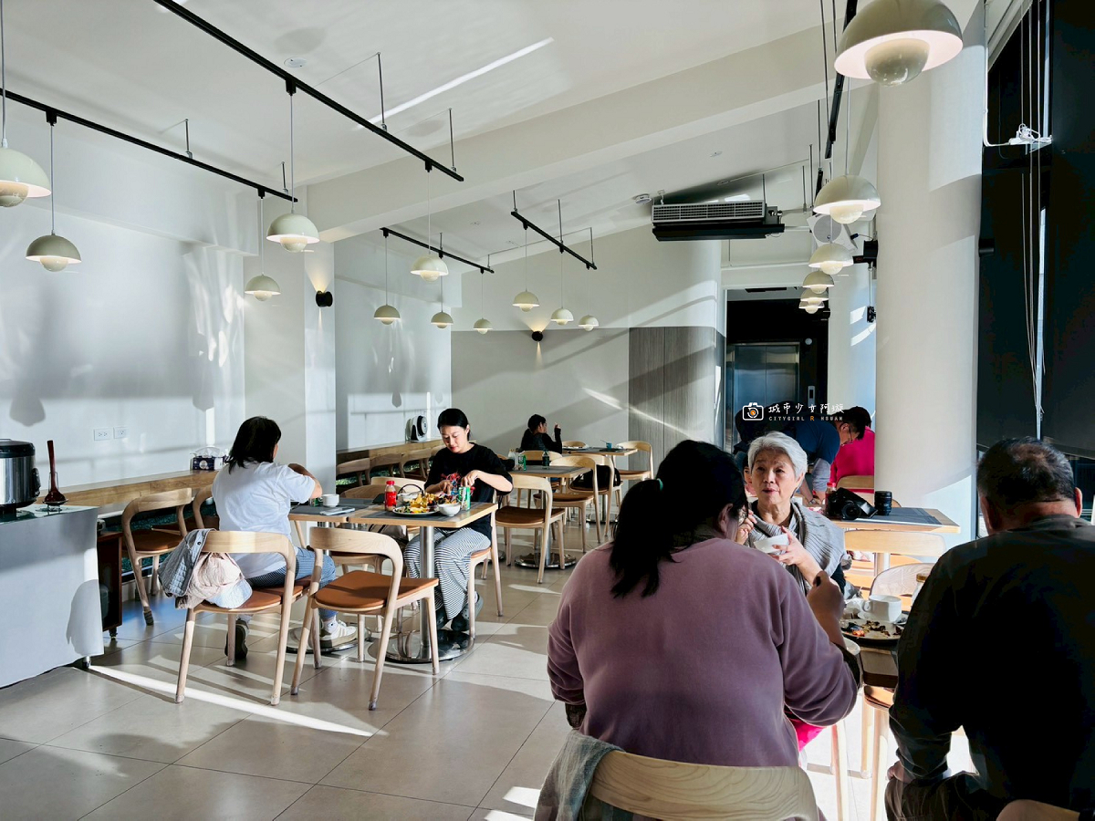 [嘉義住宿] 阿里山隙頂住宿首選，房內欣賞日出雲海、無邊際泳池、頂樓放空、奢華度假｜璦勒芬莊園民宿 @城市少女阿璇