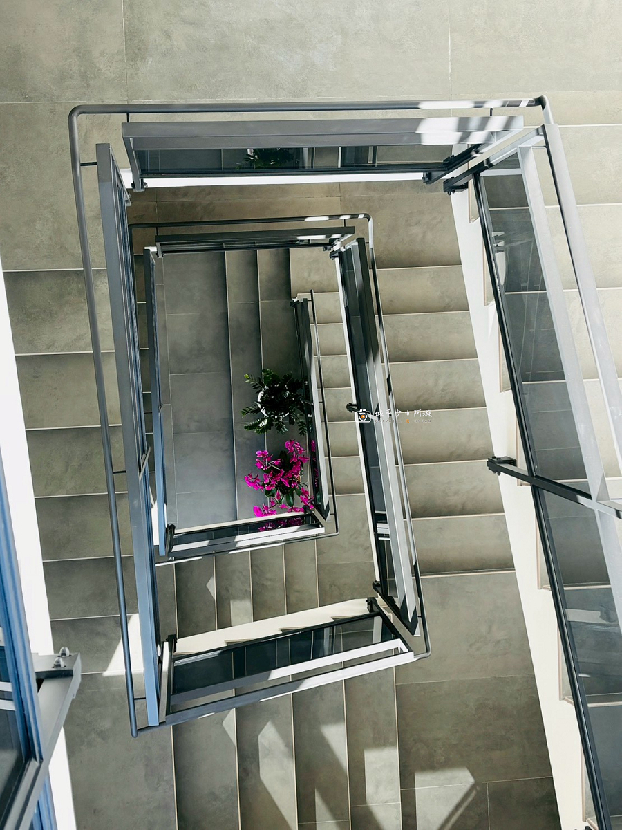 [嘉義住宿] 阿里山隙頂住宿首選，房內欣賞日出雲海、無邊際泳池、頂樓放空、奢華度假｜璦勒芬莊園民宿 @城市少女阿璇