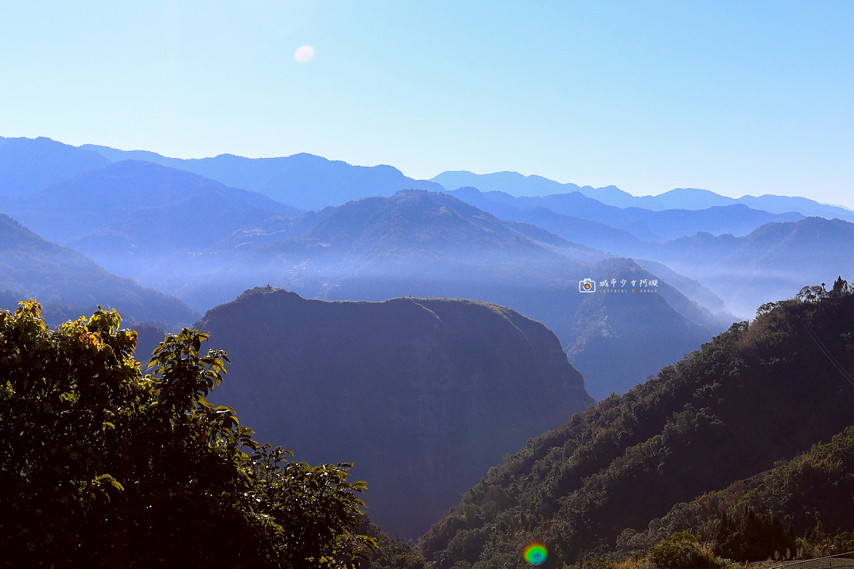 [嘉義住宿] 阿里山隙頂住宿首選，房內欣賞日出雲海、無邊際泳池、頂樓放空、奢華度假｜璦勒芬莊園民宿 @城市少女阿璇