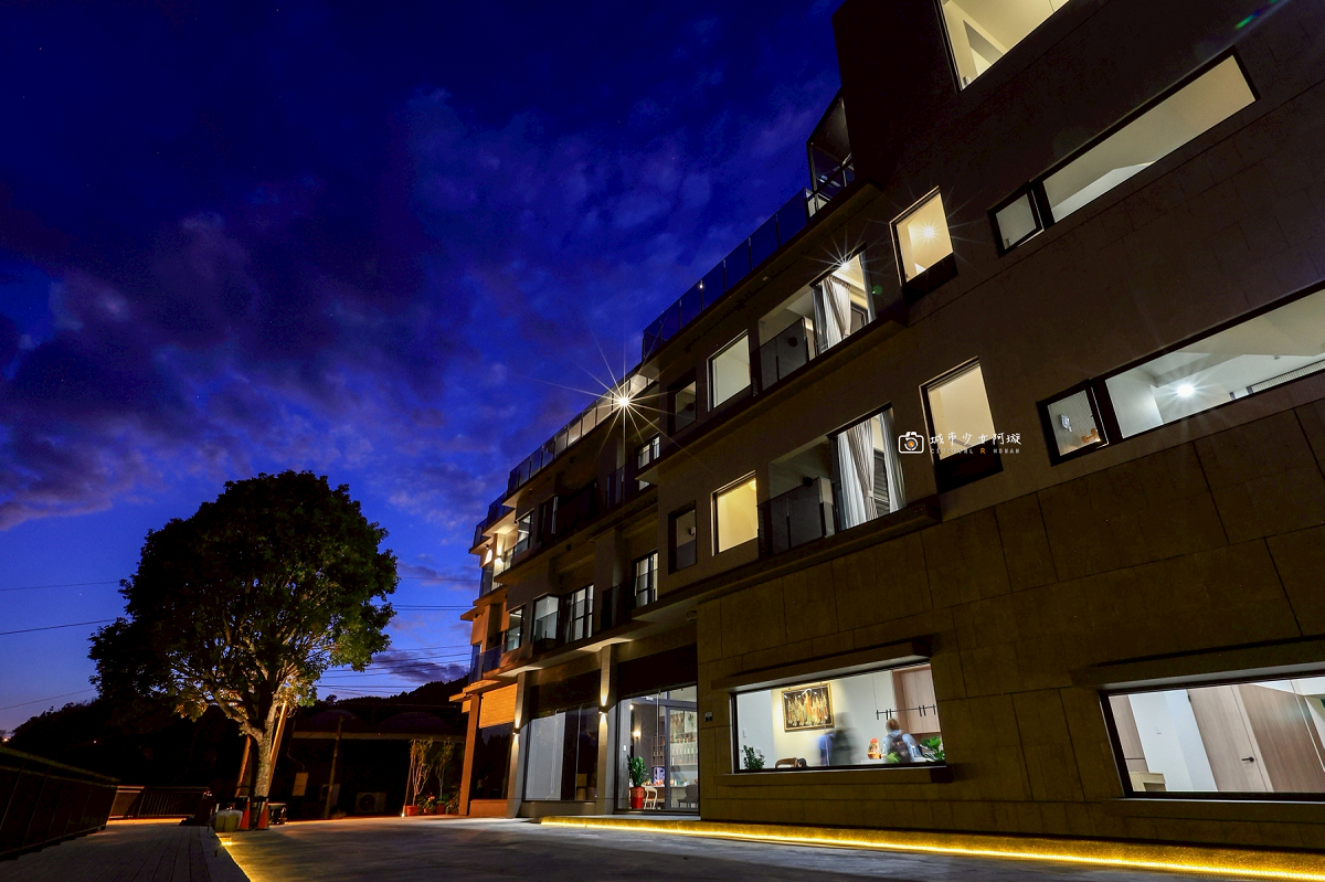 [嘉義住宿] 阿里山隙頂住宿首選，房內欣賞日出雲海、無邊際泳池、頂樓放空、奢華度假｜璦勒芬莊園民宿 @城市少女阿璇