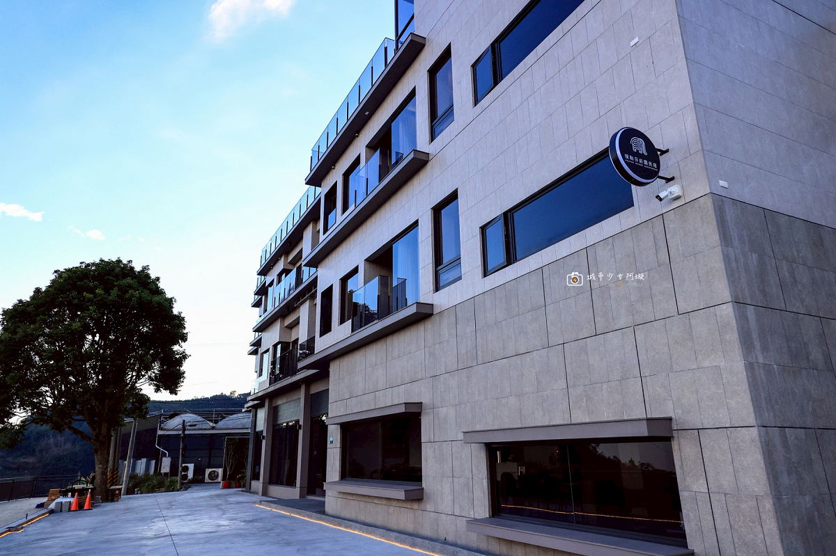 [嘉義住宿] 阿里山隙頂住宿首選，房內欣賞日出雲海、無邊際泳池、頂樓放空、奢華度假｜璦勒芬莊園民宿 @城市少女阿璇