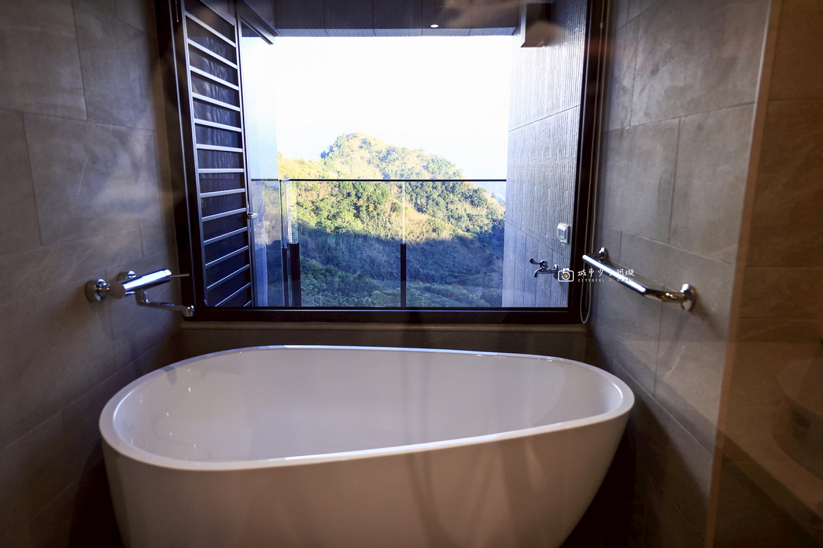 [嘉義住宿] 阿里山隙頂住宿首選，房內欣賞日出雲海、無邊際泳池、頂樓放空、奢華度假｜璦勒芬莊園民宿 @城市少女阿璇